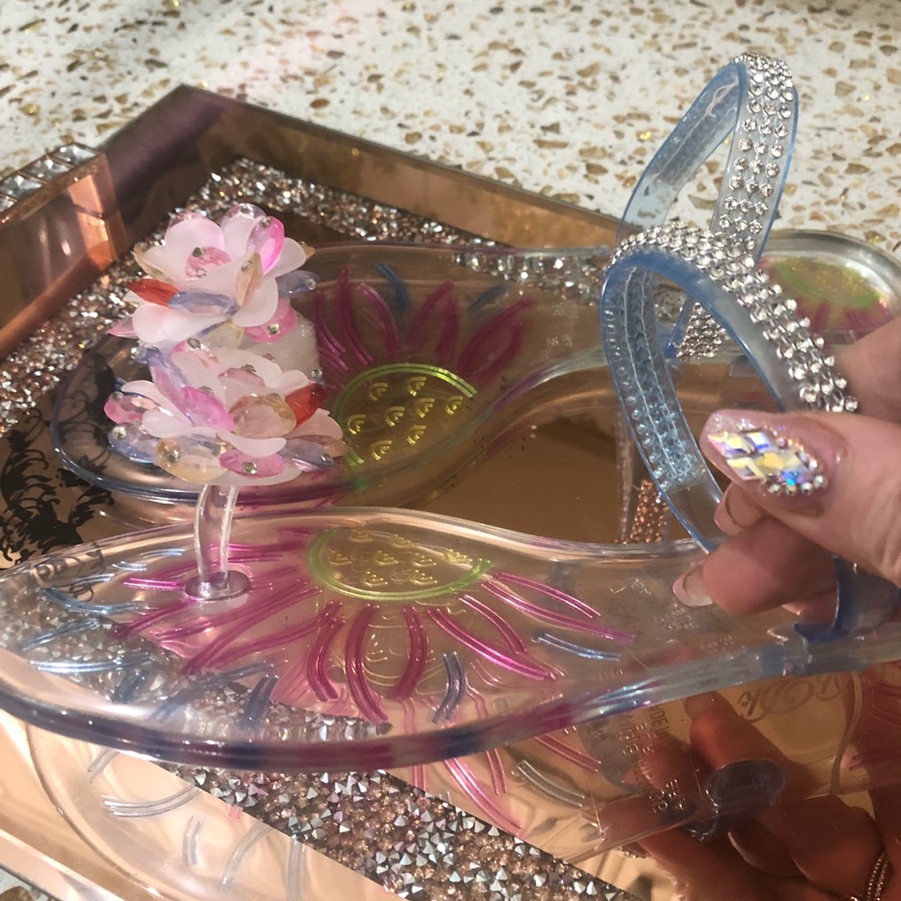 Sandals - Picture 4 of 4